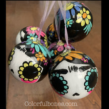 Load image into Gallery viewer, Calaveritas hand painted ornament