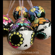 Load image into Gallery viewer, Calaveritas hand painted ornament