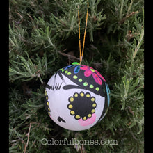 Load image into Gallery viewer, Calaveritas hand painted ornament